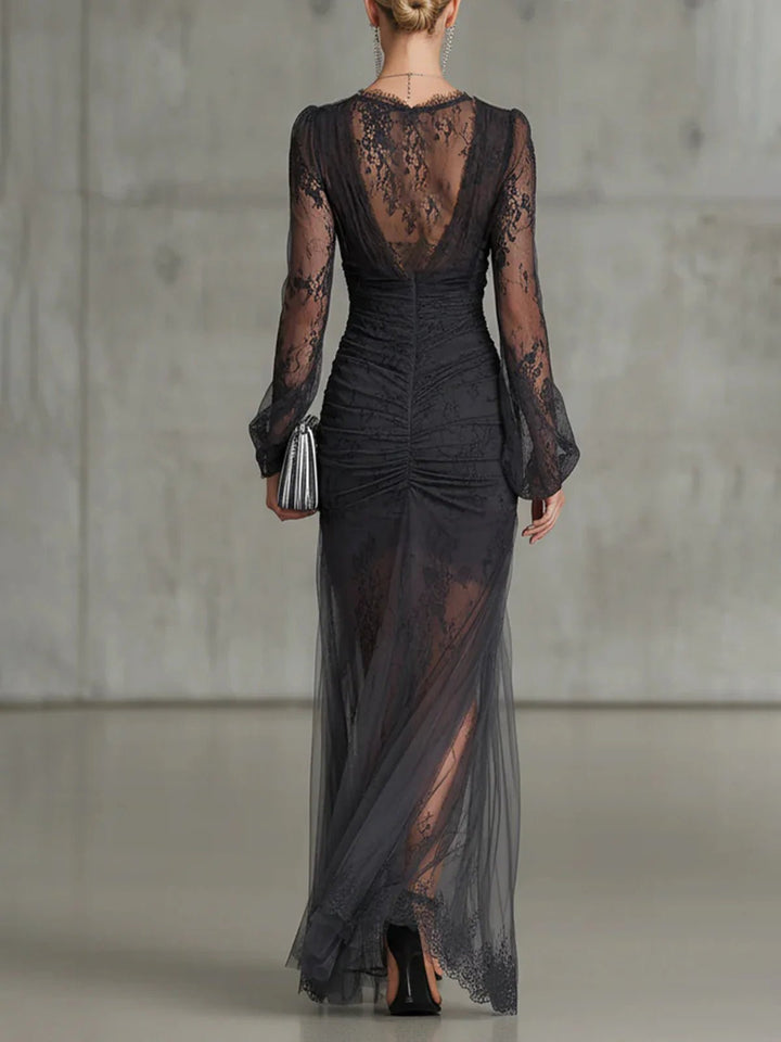 Éloise™ | Robe longue transparente à fronces en dentelle, manches longues et fente